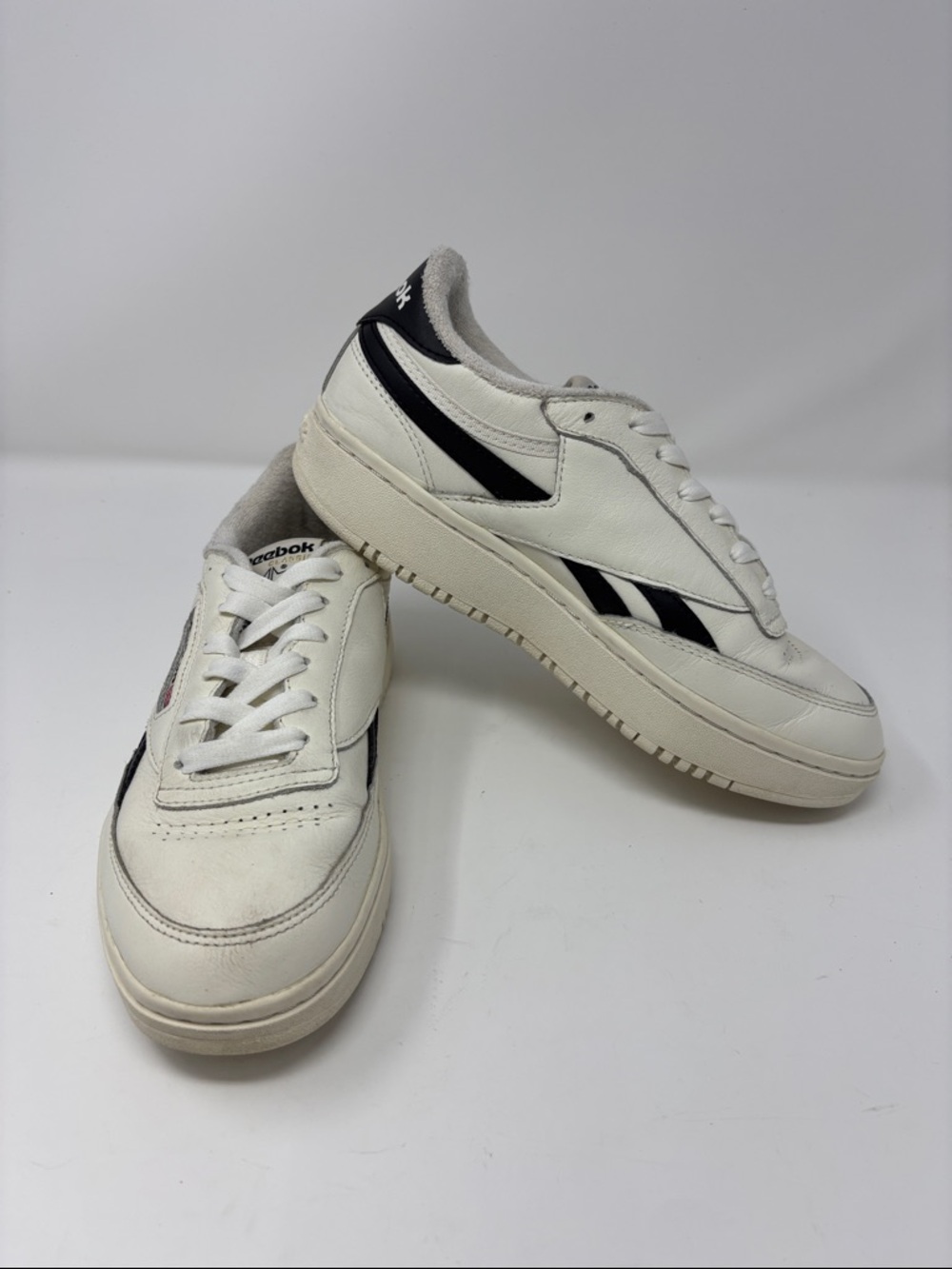 Reebok | White and Black Low-Top Casual Sneakers 7.5 38